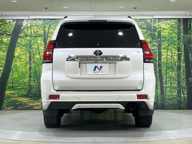 安心の最長10年・走行無制限保証（有償）をご用意。保証内容も充実はもちろん、無料点検＆オイル交換や、年中無休の全国・24時間ロードサービスも付帯されておりますのでご安心下さい。