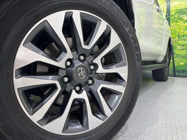 【純正アルミホイール】外観にマッチした純正アルミホイールを装着しております。各種社外アルミホイールや、スタッドレスタイヤも取扱いしております。是非ご相談ください♪