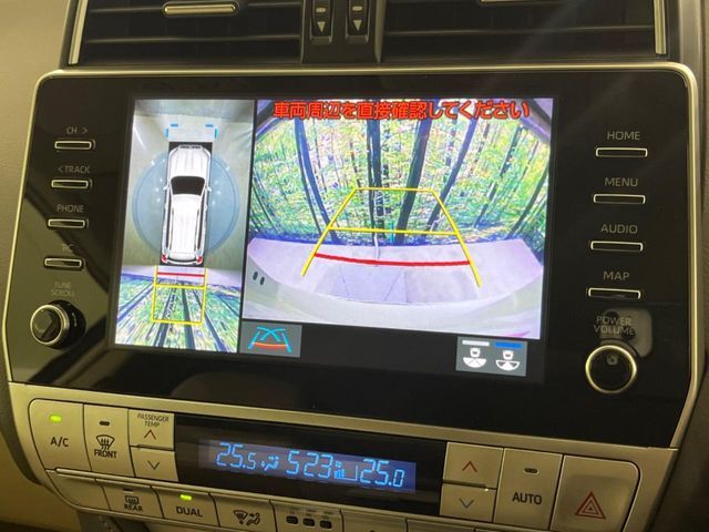 【パノラミックビューモニター】専用のカメラにより、上から見下ろしたような視点で360度クルマの周囲を確認することができます☆死角部分も確認しやすく、狭い場所での切り返しや駐車もスムーズに行えます。