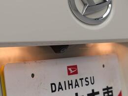 バックの苦手な初心者や女性にうれしいバックモニター　運転席の死角になる真後ろが確認できます。　（＾＾♪