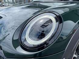 夜でも安心のLEDヘッドライト。自分の存在を対向車や歩行者へ知らせたり、暗い道を照らしたりなど、夜間の運転で重要となるライトです。