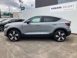 ◆サイド/流麗なプロポーションはVOLVO車の真骨頂。「美しいものと共にありたい」というオーナーの願いを満たします