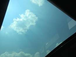 パノラマサンルーフ装備です。