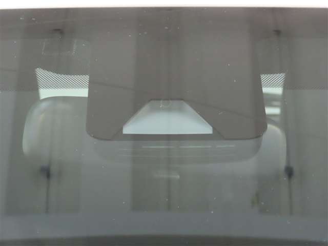 サポカーSとは、衝突被害軽減ブレーキに加えて、ペダル踏み間違い時加速抑制装置※を搭載したクルマが対象となります。詳しくは販売店スタッフまでおたずねください。※マニュアル車は除く