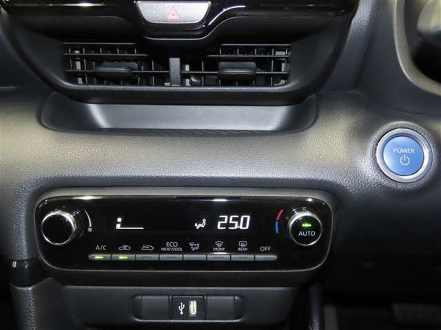 オートエアコンが付いてます。