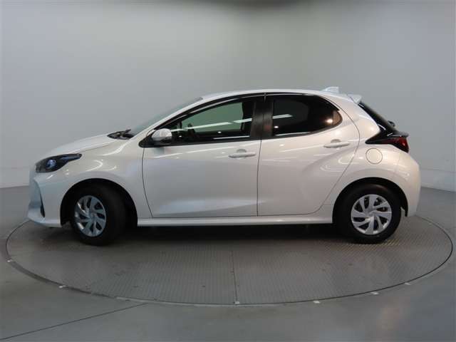 「中古車ハイブリッド保証」付き。ハイブリッド機構を無償で保証します。保証期間は、初度登録年月から10年目まで、またはロングラン保証が終わってから3年間。ただし累計走行距離が20万km以内です。