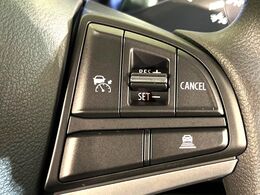 【アダプティブクルーズコントロール】高速道路での長距離走行が楽に！！自動で速度を保つクルーズコントロールが、衝突軽減システムと連携し、前方の車両を感知して車間を保つように速度調節してくれます！！