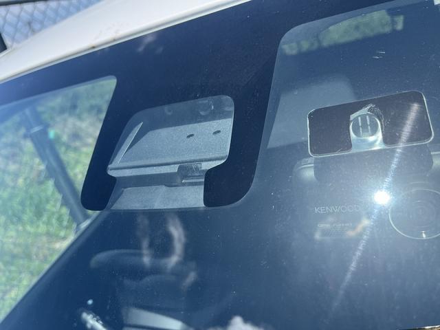 デュアルセンサーブレーキサポートや横滑り防止装置、車線逸脱警報機能などのサポート装備も充実♪