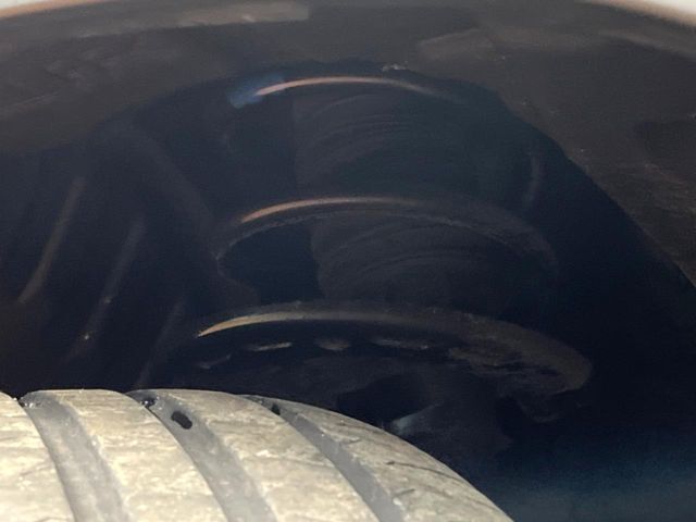 お車を安心してお乗りいただく為には、足回りの定期点検が欠かせません。サービスサポート（有償保証）では無料点検もご提供しており、安心のカーライフをお過ごしいただけるサポート体制が整っています。