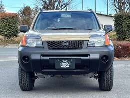 【正面】ヘッドライトカスタムやグリルのカスタムペイント、各種塗り分けなども可能です。アウトドアを楽しむをコンセプトに、キャンプや釣りやサーフィンなど、アウトドアに似合うカスタムカー作りを行っています。