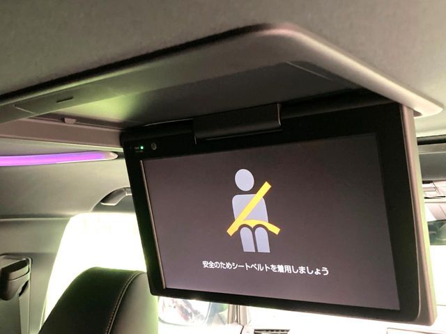 【フリップダウンモニター】大画面モニターで後席でもエンタメをお楽しみいただけます。小さなお子様にも大人気の装備です♪