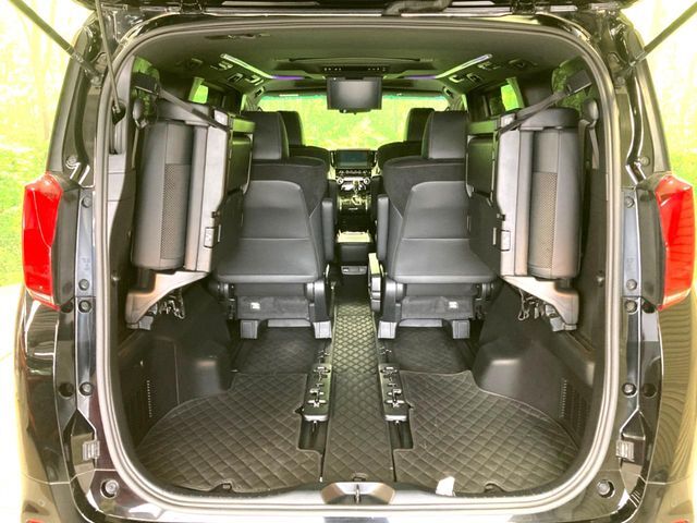 普段のお買い物や通勤、送迎等に十分な荷室スペースを確保しております。セカンドシートを倒すと、大きな荷物の積載も可能です♪