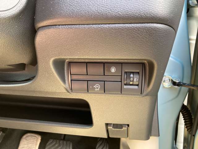 運転席右側に各種スイッチがあります！