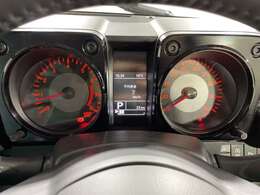 【スピードメーター】『スピードメーター』の画像になります。メーターがシンプルで見やすく運転しやすいですね！