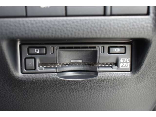 今では必需品のETCもパネルデザインにフィットするビルトインタイプなので、見た目もスッキリとしています