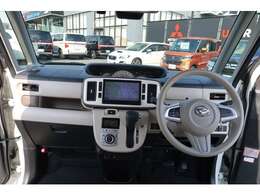 センターメーター　純正8インチナビ　セレクトレバー　オートエアコン　ステアリングスイッチ　フロアマット