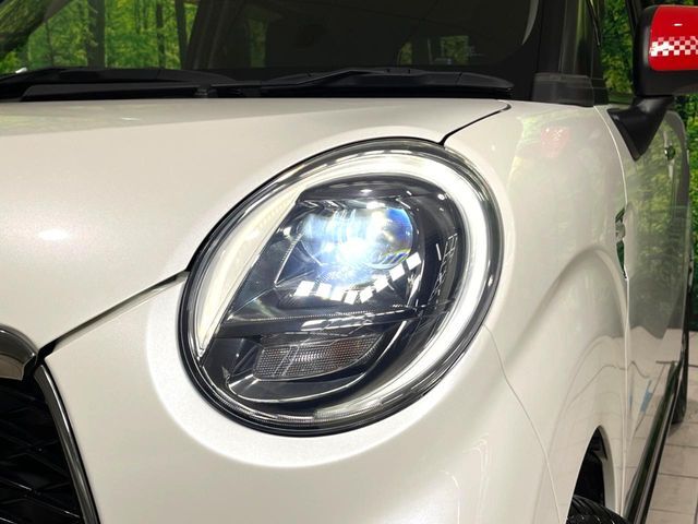 【LEDヘッドライト】悪天候や夜間走行時も良好な視界を確保し安心して運転できる高輝度LEDヘッドライトを装備！点灯速度が早く、消費電力も抑えられています。