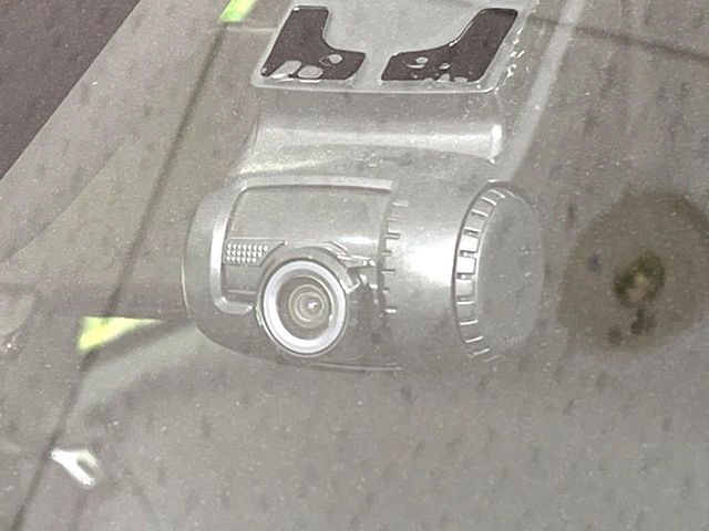 【ドライブレコーダー】安心・安全なカーライフに必須のドライブレコーダーを装備！走行中はもちろん、あおり運転や事故に遭遇した際の状況も映像で記録し、万一のリスクに備えます。