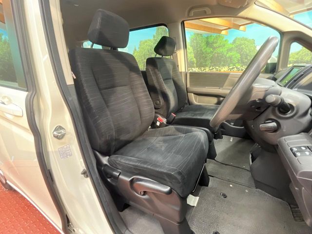 運転席シート廻りは使用感も少なく、良好な状態となっています。丁寧に使われていたことがよくわかりますね。