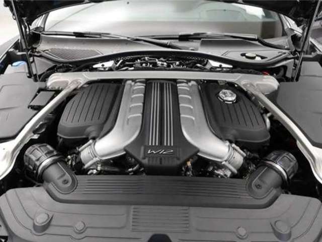 大排気量 6.0L ベントレー伝統と信頼のW型12気筒ツインターボエンジンです