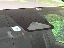 【トヨタセーフティセンス】走行中に前方の車両等を認識し、衝突しそうな時は警報とブレーキで衝突回避と被害軽減をアシスト。より安全にドライブをお楽しみいただけます。