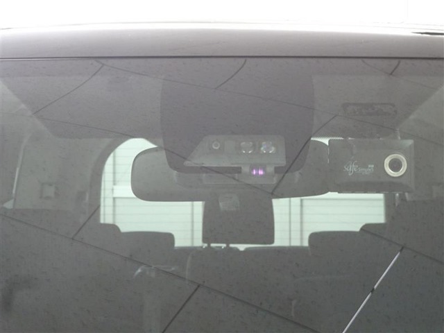 サポカーは、高齢運転者を含めたすべてのドライバーによる交通事故の発生防止・被害軽減対策の一環として、国が推奨する新しい自動車安全コンセプトです。詳しくは販売店スタッフまでおたずねください。