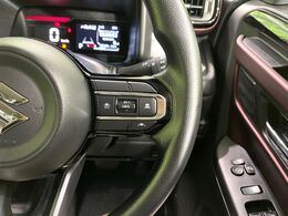 【アダプティブクルーズコントロール】高速道路での長距離走行が楽に！！自動で速度を保つクルーズコントロールが、衝突軽減システムと連携し、前方の車両を感知して車間を保つように速度調節してくれます！！