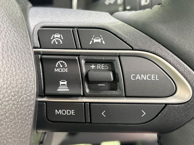 【レーダークルーズコントロール】高速道路での長距離走行が楽に！！自動で速度を保つクルーズコントロールが、衝突軽減システムと連携し、前方の車両を感知して車間を保つように速度調節してくれます！！