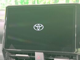 【純正ナビ】人気の純正ナビを装備しております。ナビの使いやすさはもちろん、オーディオ機能も充実！キャンプや旅行はもちろん、通勤や買い物など普段のドライブも楽しくなるはず♪