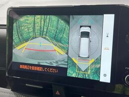 【パノラミックビューモニター】専用のカメラにより、上から見下ろしたような視点で360度クルマの周囲を確認することができます☆死角部分も確認しやすく、狭い場所での切り返しや駐車もスムーズに行えます。
