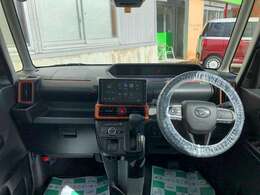 メーターやシフトレバー、スイッチ位置など運転席回りの配置はしっくりいきたいものですね！まずは座ってチェックしてみてください♪