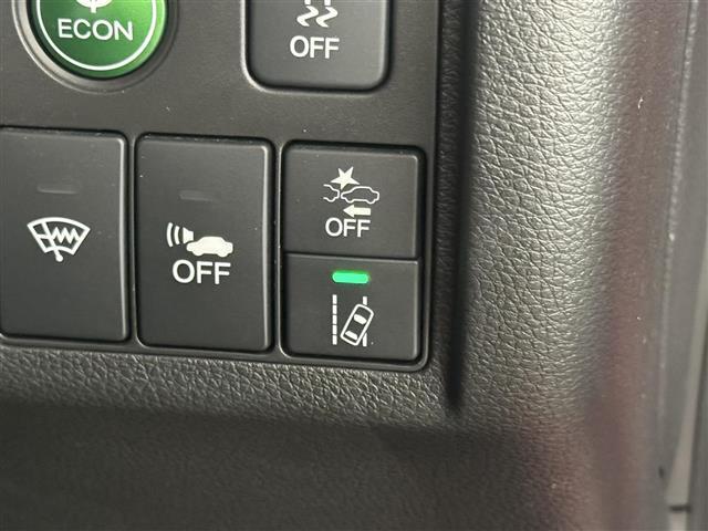 【Honda　SENSING】衝突軽減ブレーキ、路外逸脱抑制機能、車線維持支援システム……充実した先進の安全装備で、あなたの安全運転をサポートします。