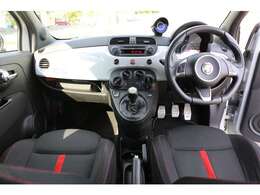 アバルト500　5MT　入庫しました！マニュアルで走りの楽しいお車です！純正アルミホイール　ETC　HID　ソリッドグレーがおしゃれです！お気軽にお問い合わせください！