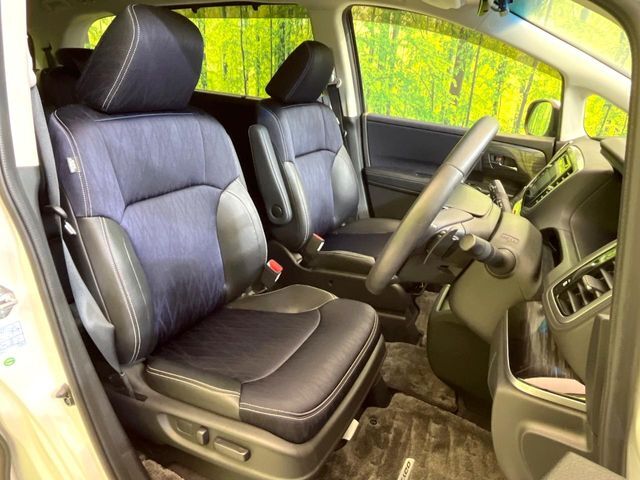 運転席シート廻りは使用感も少なく、良好な状態となっています。丁寧に使われていたことがよくわかりますね。