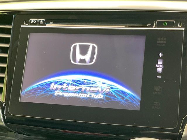 【メーカー純正ナビ】インテリアに溶け込むスタイリッシュな「専用設計」メーカーナビを装備♪視認性や操作性など基本性能にも優れ、より上質なカーライフをお楽しみいただけます。