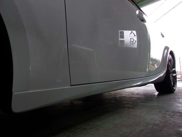 納車前には再度、外装仕上げをしてから納車させていただきます。サービスで3ヶ月ほど持続するコーティングも無料で施工させていただきます。