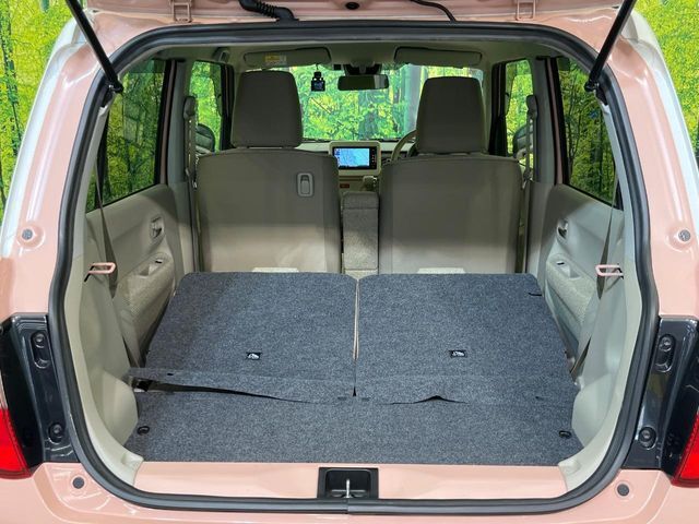 普段のお買い物や通勤、送迎等に十分な荷室スペースを確保しております。セカンドシートを倒すと、大きな荷物の積載も可能です♪