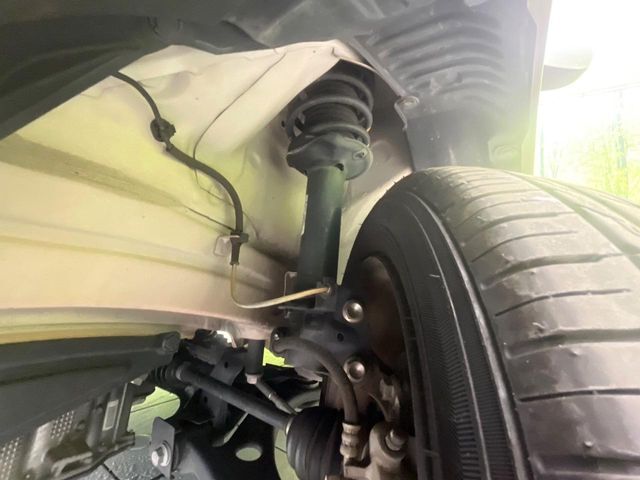 お車を安心してお乗りいただく為には、足回りの定期点検が欠かせません。サービスサポート（有償保証）では無料点検もご提供しており、安心のカーライフをお過ごしいただけるサポート体制が整っています。