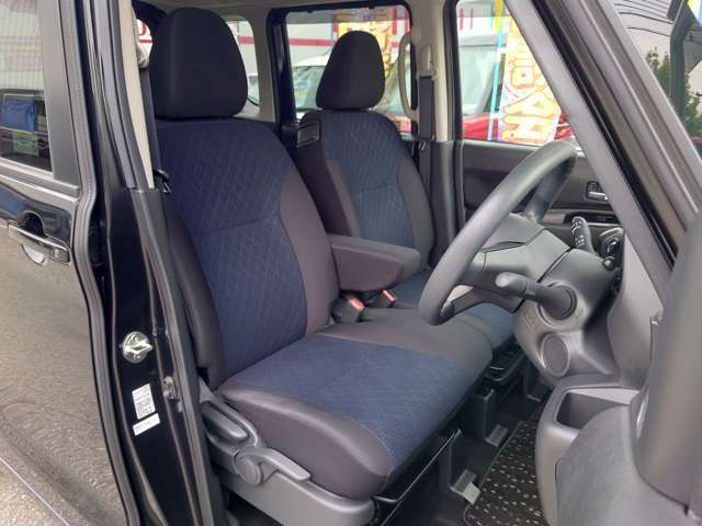 【実際にまずは座って実感】中古車ですのでまずは座って乗って触って見て、そしてこの車をどんどん好きになっていって下さい。また実際に試乗も可能です。スタッフまで事前にご連絡下さい。