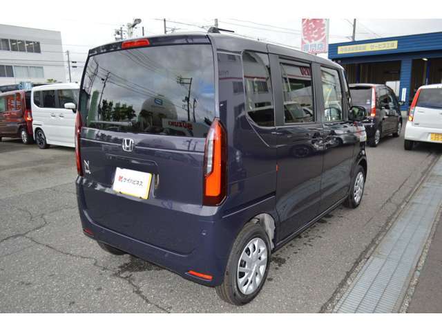 運輸局認証整備工場を完備しておりますので、納車前の点検整備は勿論、アフターメンテナンスもしっかりと対応させていただきます♪
