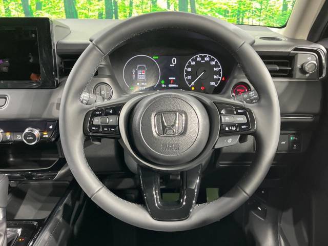 【純正革巻きステアリング】上質な革を使用することで、手にしっかり馴染みとても運転しやすいハンドルです♪