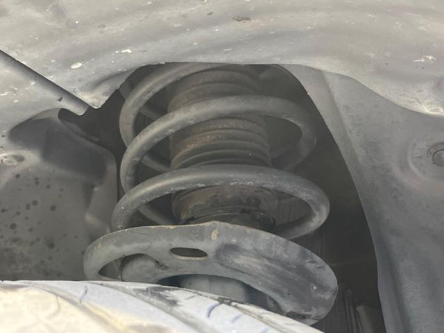 お車を安心してお乗りいただく為には、足回りの定期点検が欠かせません。サービスサポート（有償保証）では無料点検もご提供しており、安心のカーライフをお過ごしいただけるサポート体制が整っています。