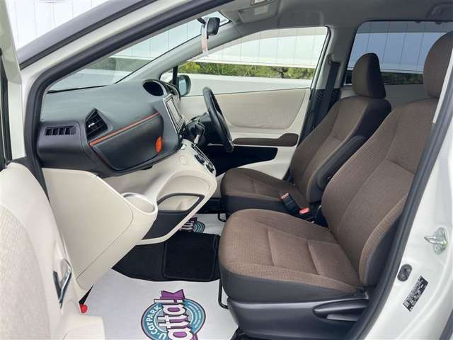 見通しのよいすっきりとした視界で、誰でも運転しやすいです。運転のしやすさは疲れにくさにも繋がりますよ♪