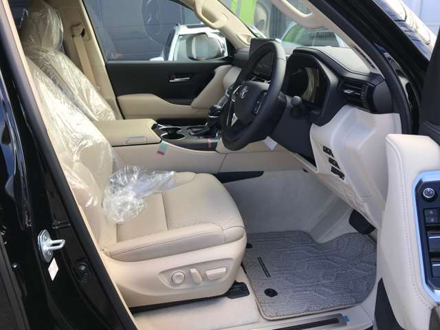 年式相応ですが、納車時にはできる限りキレイに納車させていただきます。どうしても気になるところ等ありましたら、低価格にてお直しいたしますので、何なりとお申し付けください。