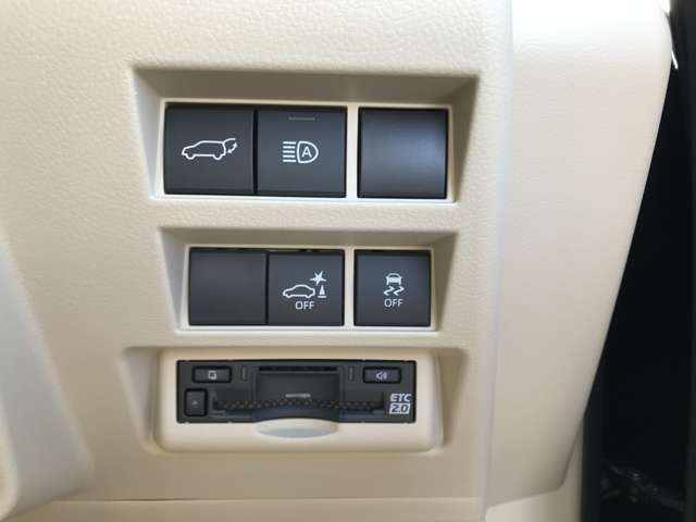 年式相応ですが、納車時にはできる限りキレイに納車させていただきます。どうしても気になるところ等ありましたら、低価格にてお直しいたしますので、何なりとお申し付けください。