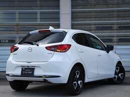 登録済み未使用車のMAZDA2、通勤や買い物、週末のドライブまで、あなたの生活を彩るパートナーとして活躍します。この一台で、毎日がもっと豊かになります。
