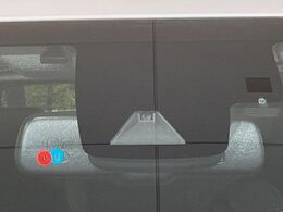 【トヨタセーフティセンス】走行中に前方の車両等を認識し、衝突しそうな時は警報とブレーキで衝突回避と被害軽減をアシスト。より安全にドライブをお楽しみいただけます。