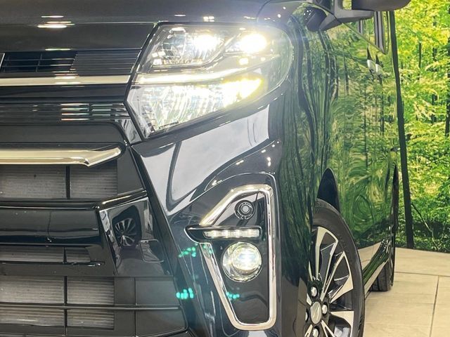 【LEDヘッドライト】悪天候や夜間走行時も良好な視界を確保し安心して運転できる高輝度LEDヘッドライトを装備！点灯速度が早く、消費電力も抑えられています。
