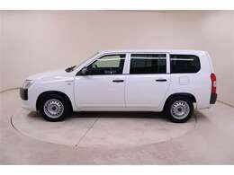 ボデーカラーはオーソドックなホワイトです