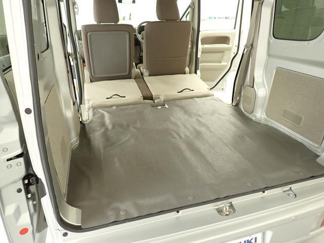リヤシートを格納すると、ほぼフラットな広々荷室に☆